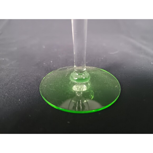 Set Of Four (4) Glass Cups With Uranium Glass Base Sherry Glass - Picture 6 of 7